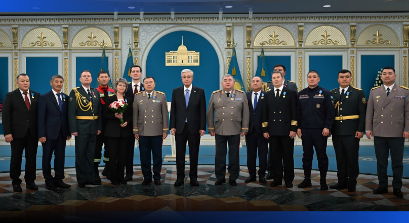 Image for Президент вручил государственные награды работникам служб спасения 